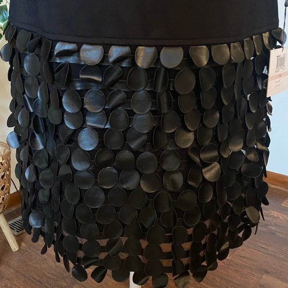 Muse • Black Square Neck 3/4 Sleeve Dress w/ Circle Appliqué Skirt • Size 10 NWT - Picture 3 of 9